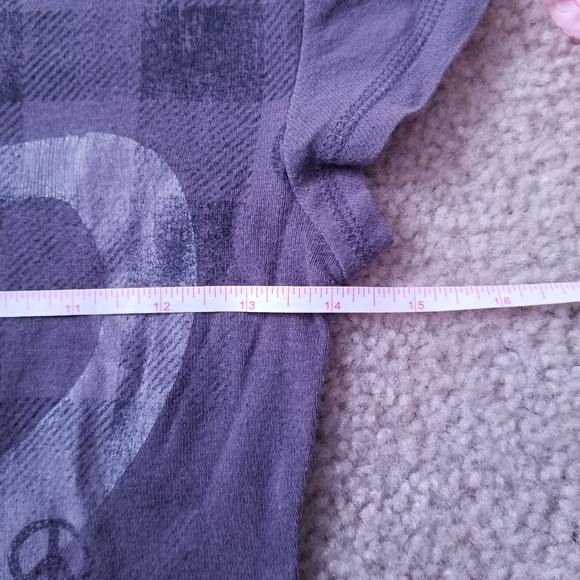 Arizona Grey Heart Peace Sign Gingham Short Sleeve Tshirt - Picture 6 of 7